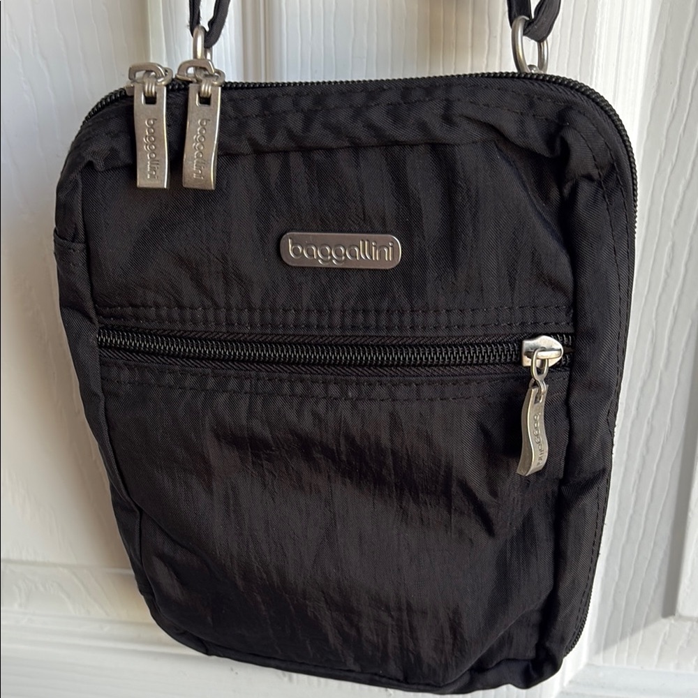 NWOT Baggallini Black Crossbody Bag with Long Strap - Picture 4 of 11